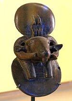 Tête d’Amon bélier inscrite au nom du roi Tanoutamon (25e dynastie) 